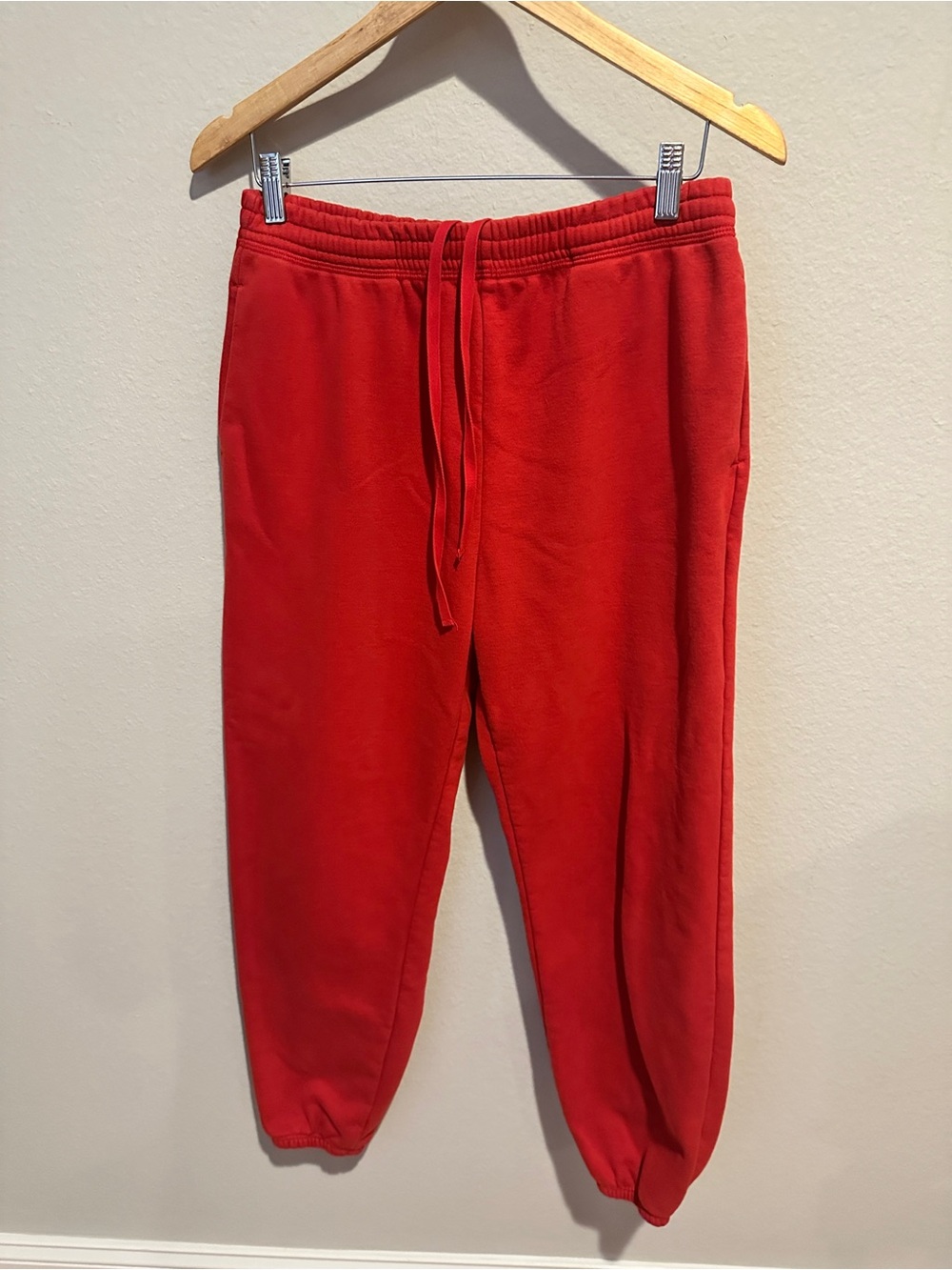 Beyond Yoga LuxeFleece Sweat Pants Joggers Ruby Red - Picture 2 of 6